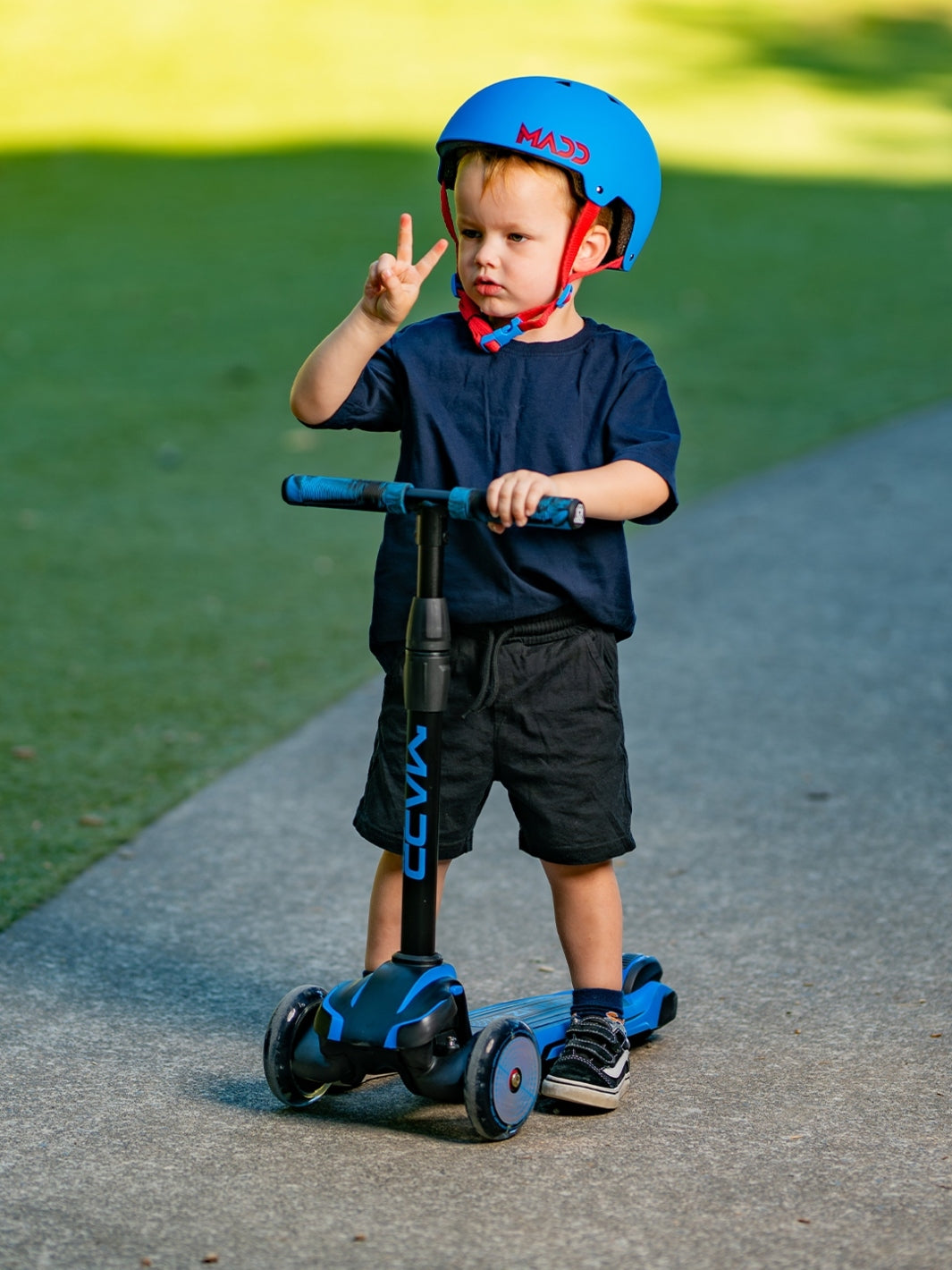 Madd Gear Zinger 3 Wheeled Scooter Red